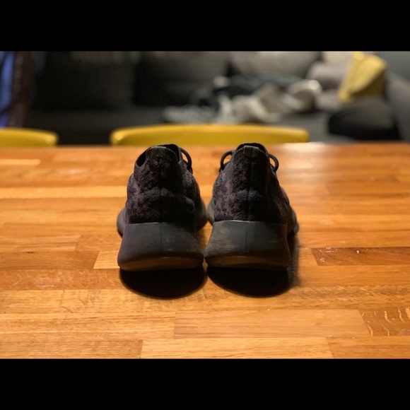 Yeezy  380 - Onyx - Picture 3 of 3